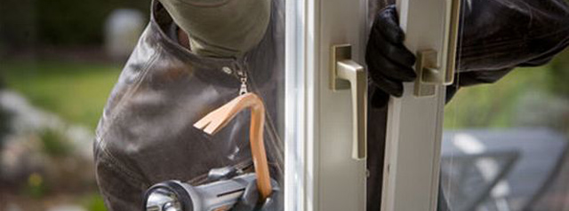 thief-burglar-robber-986494420-1384142